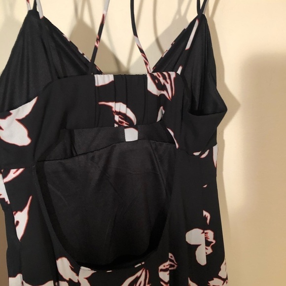 3/$25 🙌🏼 Express Romper Floral Strappy Cutout Back 0 - Picture 6 of 8